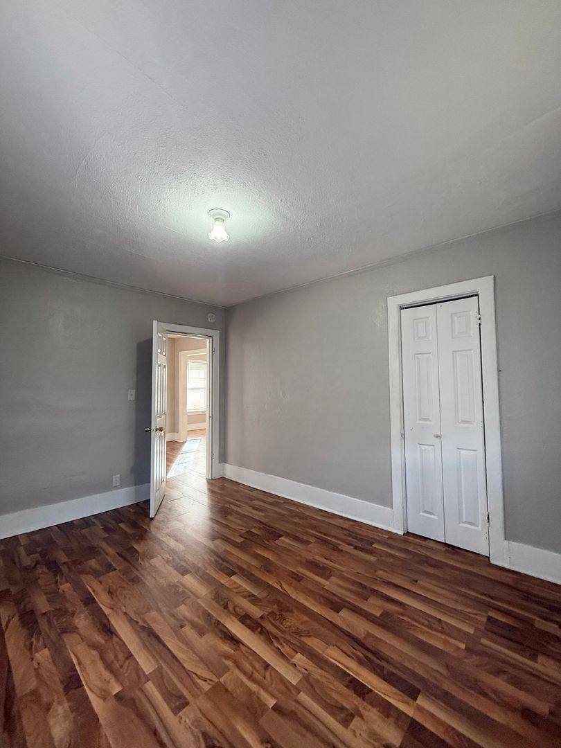 Apartment for rent at 1911 Park Ave, Omaha, NE 68105
