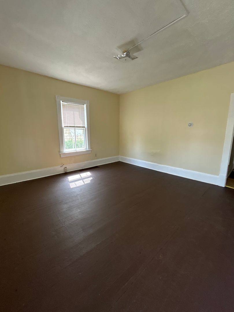 Apartment for rent at 1114 Lafayette Blvd NW, Roanoke, VA 24017