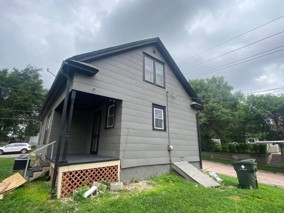 House for rent at 2014 Wall St, Sioux City, IA 51104