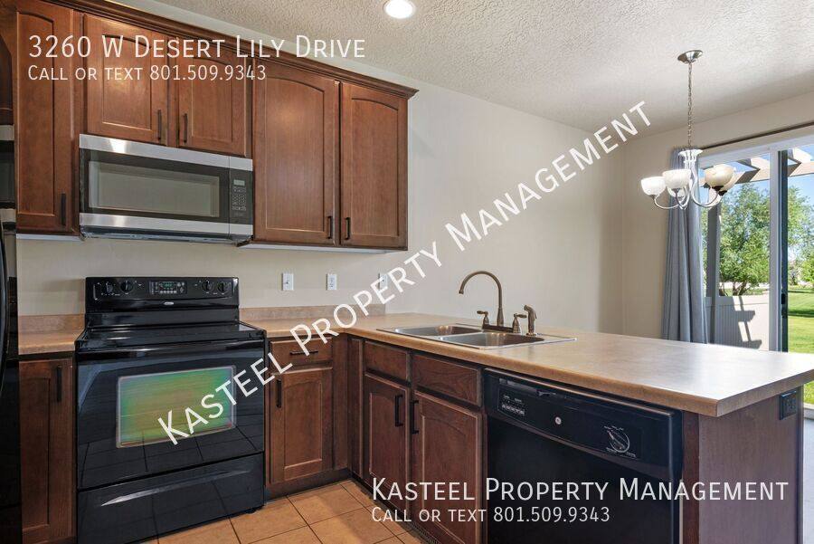 Townhouse for rent at 3260 W Desert Lily Dr, Lehi, UT 84043