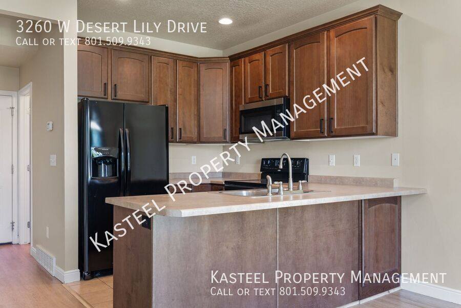 Townhouse for rent at 3260 W Desert Lily Dr, Lehi, UT 84043