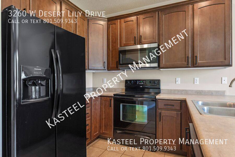 Townhouse for rent at 3260 W Desert Lily Dr, Lehi, UT 84043