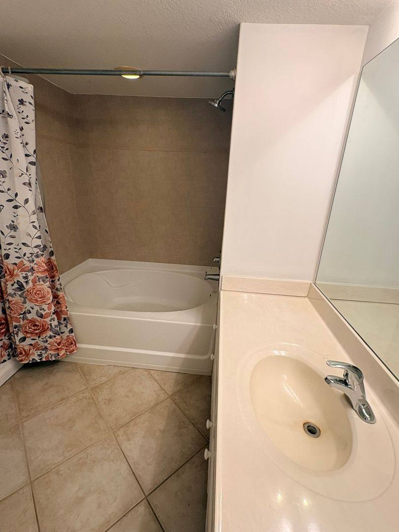 Apartment for rent at 4127 Residence Dr, Fort Myers, FL 33901