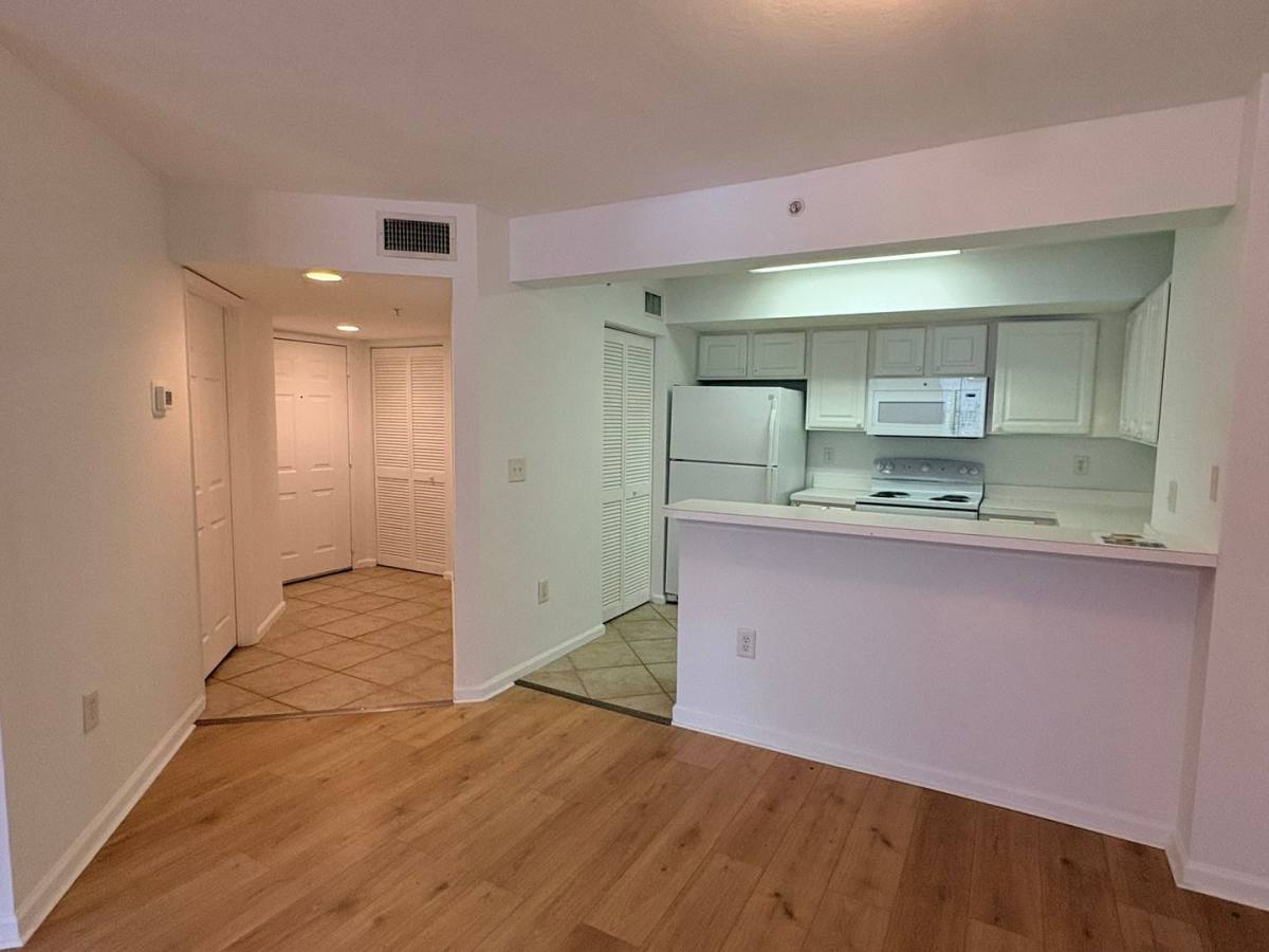 Apartment for rent at 4127 Residence Dr, Fort Myers, FL 33901