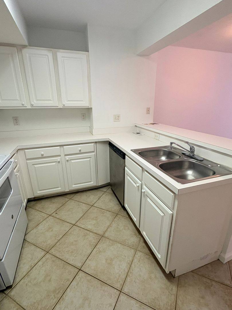Apartment for rent at 4127 Residence Dr, Fort Myers, FL 33901