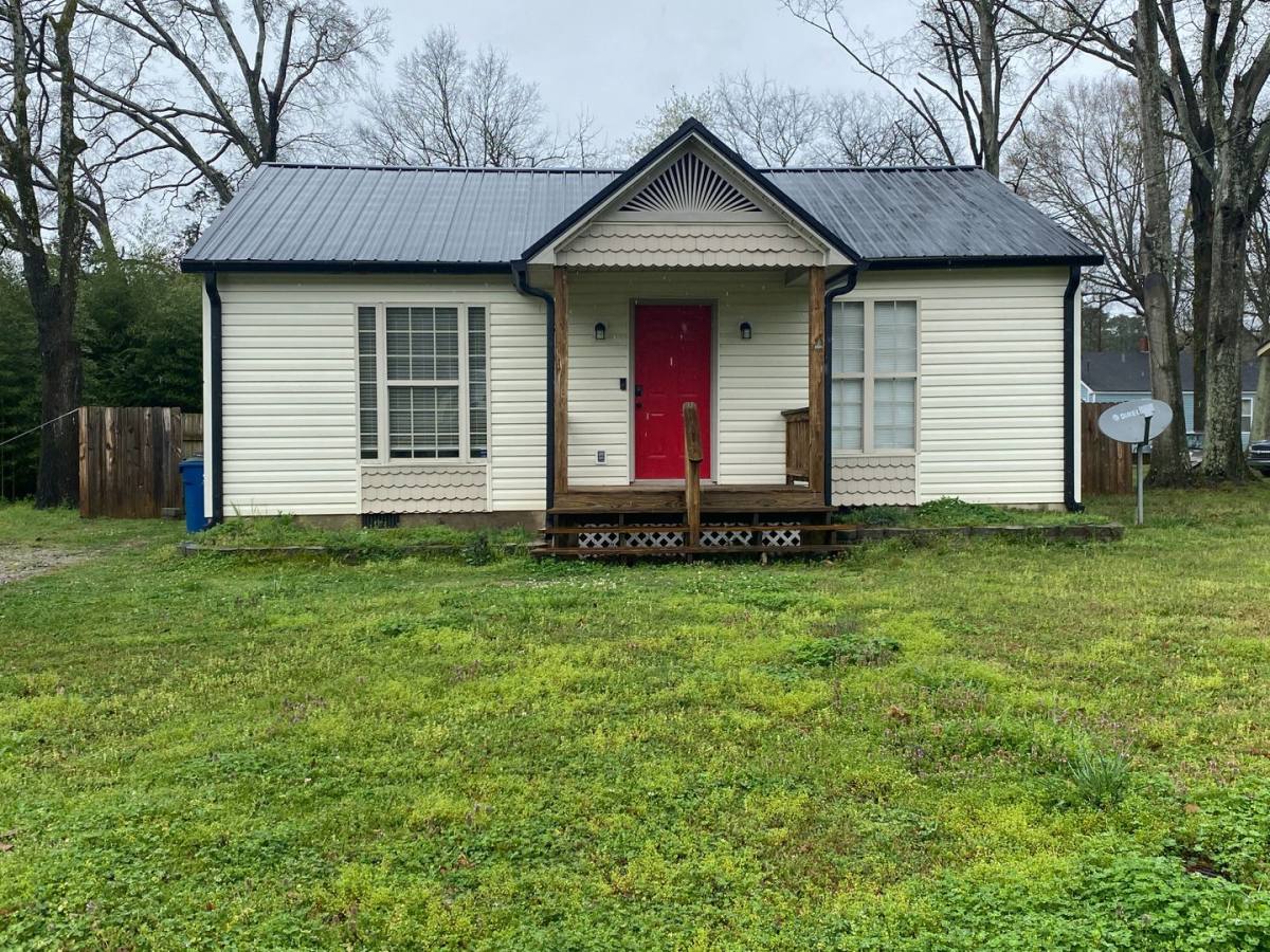 House for rent at 704 E Francis St, Jacksonville, AL 36265