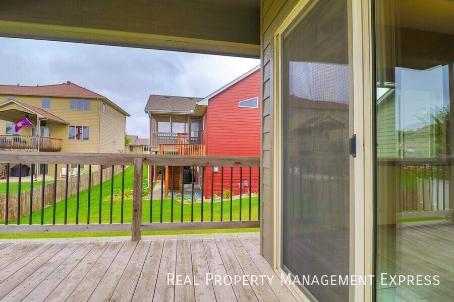 House for rent at 7905 S Grass Creek Dr, Sioux Falls, SD 57108