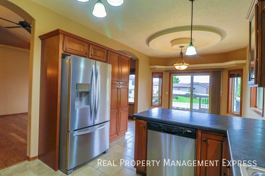 House for rent at 7905 S Grass Creek Dr, Sioux Falls, SD 57108