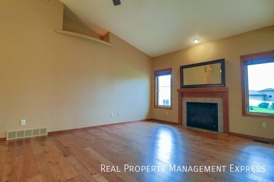 House for rent at 7905 S Grass Creek Dr, Sioux Falls, SD 57108