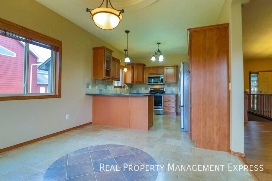 House for rent at 7905 S Grass Creek Dr, Sioux Falls, SD 57108
