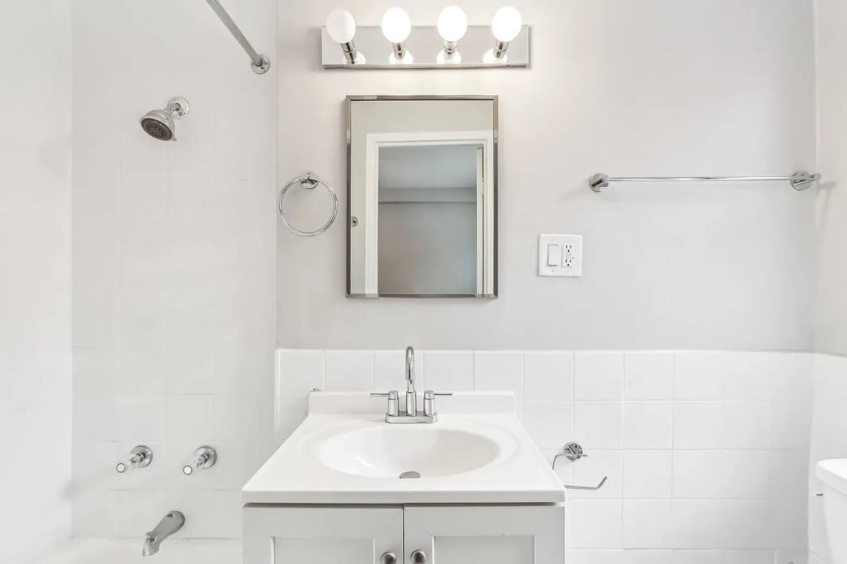 Apartment for rent at 1140 N Lasalle St, Chicago, IL 60602