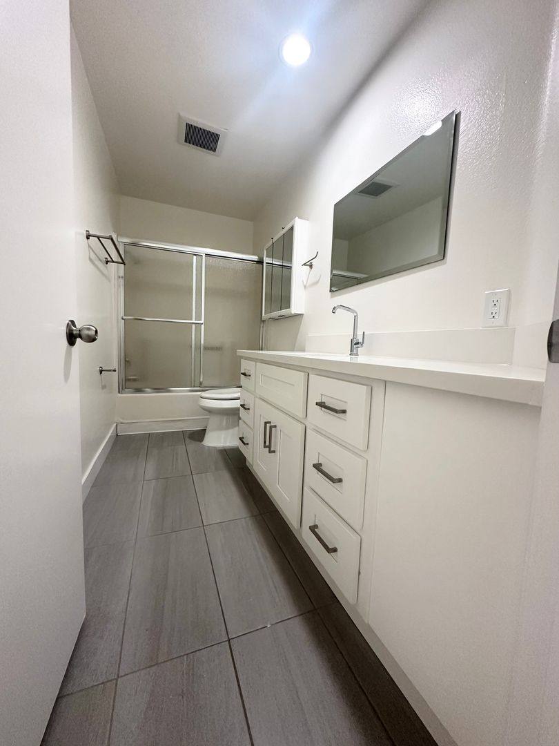 Apartment for rent at 1234 N Las Palmas Ave, Los Angeles, CA 90038