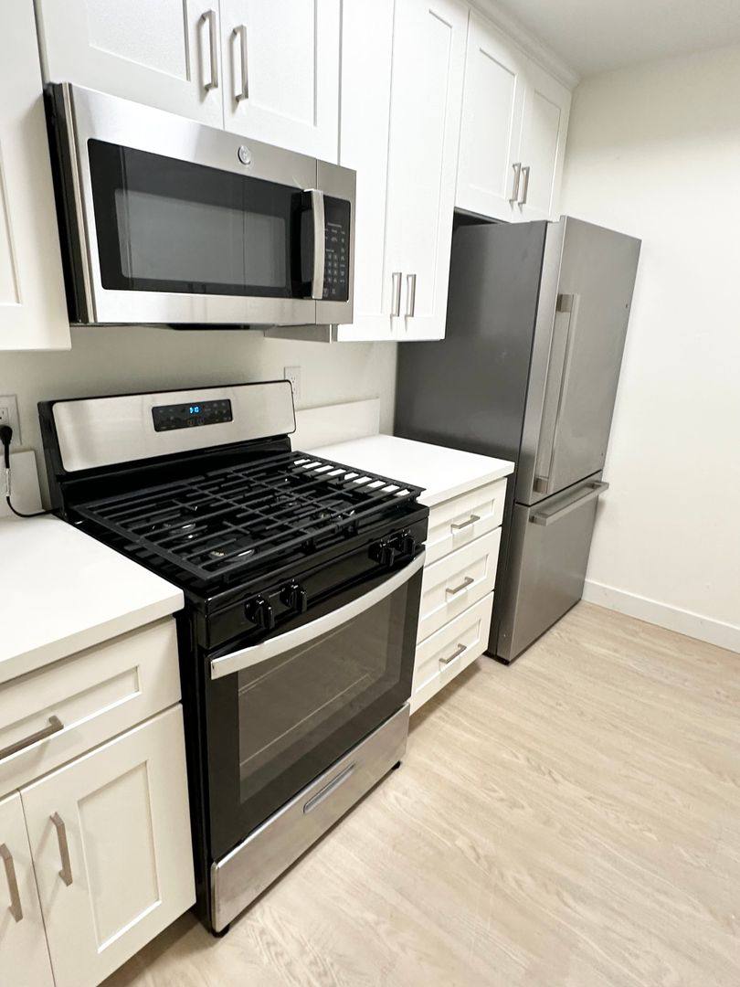 Apartment for rent at 1234 N Las Palmas Ave, Los Angeles, CA 90038