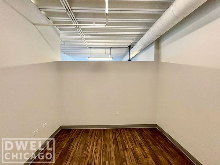 Apartment for rent at 949 W Dakin St, Chicago, IL 60613
