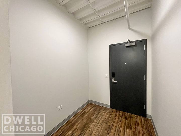 Apartment for rent at 949 W Dakin St, Chicago, IL 60613