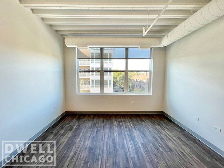 Apartment for rent at 949 W Dakin St, Chicago, IL 60613