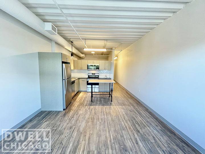 Apartment for rent at 949 W Dakin St, Chicago, IL 60613