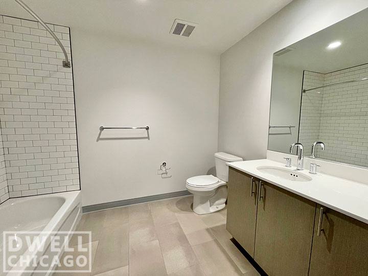 Apartment for rent at 949 W Dakin St, Chicago, IL 60613