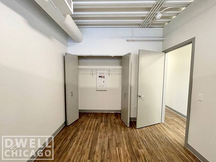 Apartment for rent at 949 W Dakin St, Chicago, IL 60613
