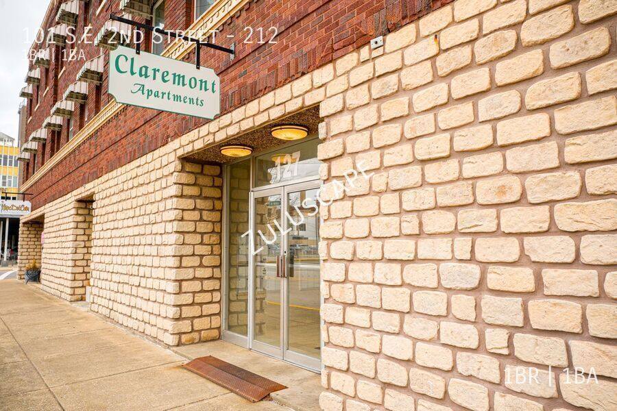 Apartment for rent at 101 SE 2nd St #212, Evansville, IN 47708