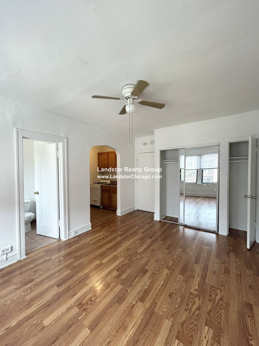 Apartment for rent at 1135 W Lunt, Chicago, IL 60626