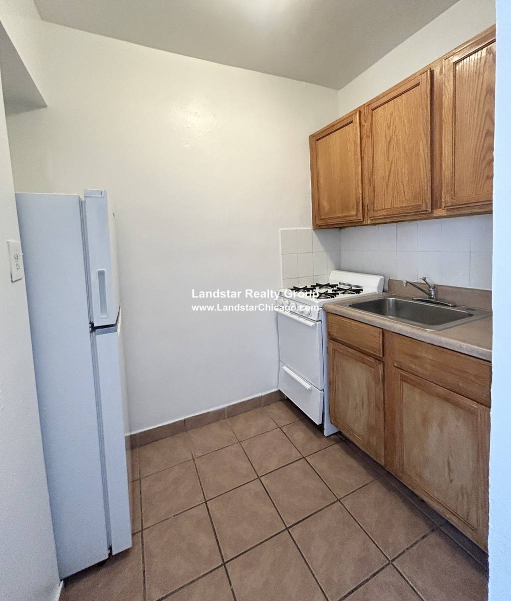 Apartment for rent at 1135 W Lunt, Chicago, IL 60626