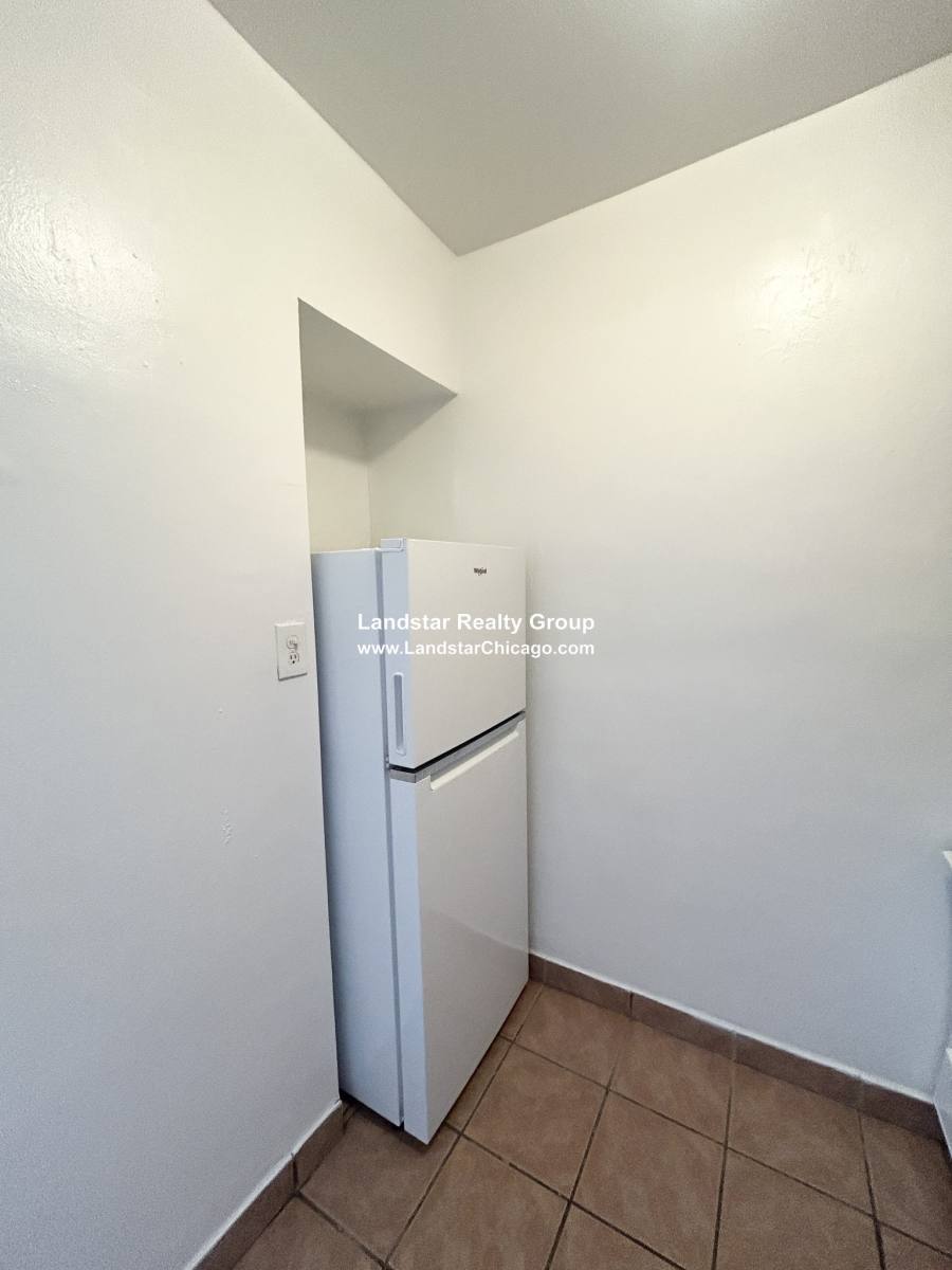 Apartment for rent at 1135 W Lunt, Chicago, IL 60626