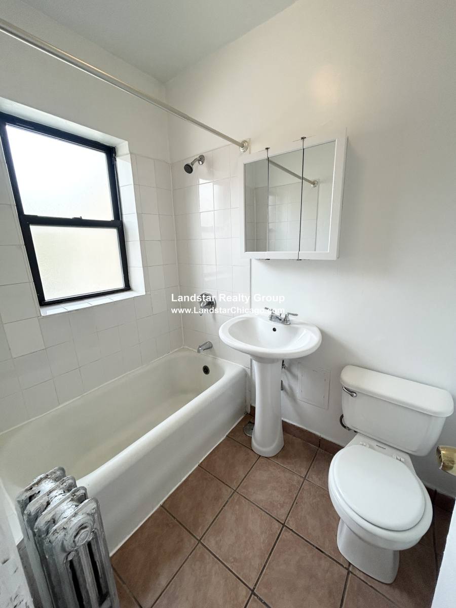 Apartment for rent at 1135 W Lunt, Chicago, IL 60626