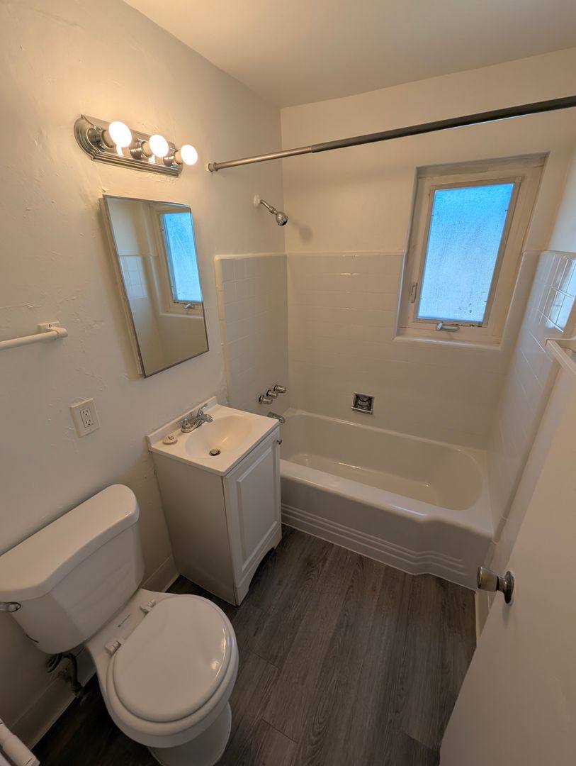 Apartment for rent at 1745 21st Ave, Oakland, CA 94606