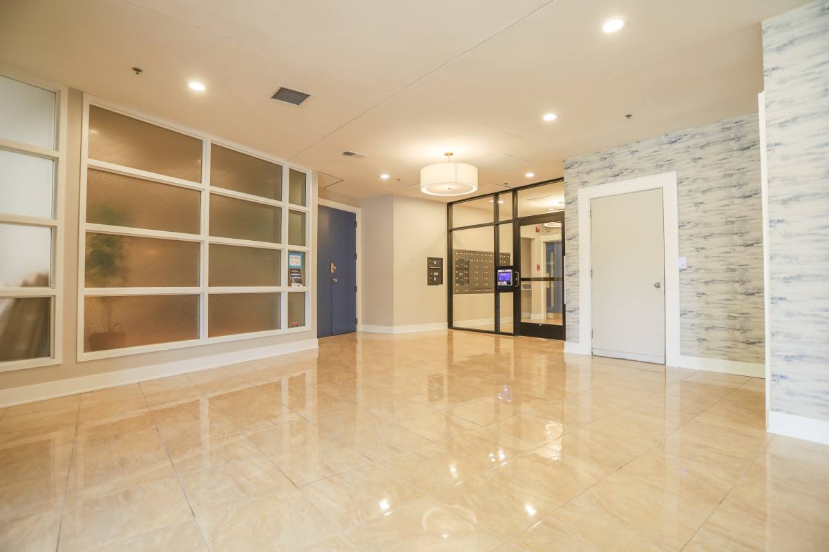 Apartment for rent at 880 Lee St, Des Plaines, IL 60016