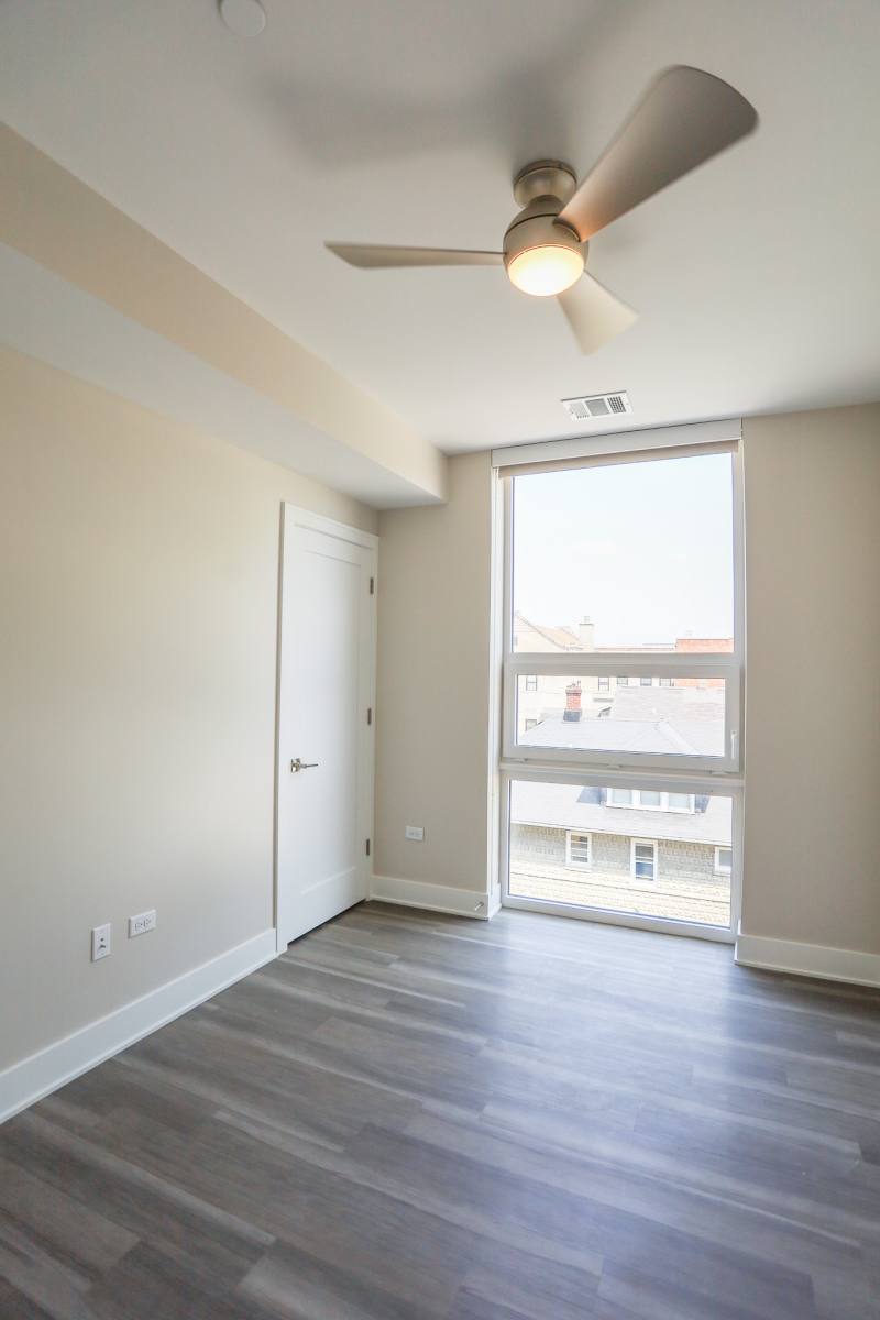 Apartment for rent at 880 Lee St, Des Plaines, IL 60016