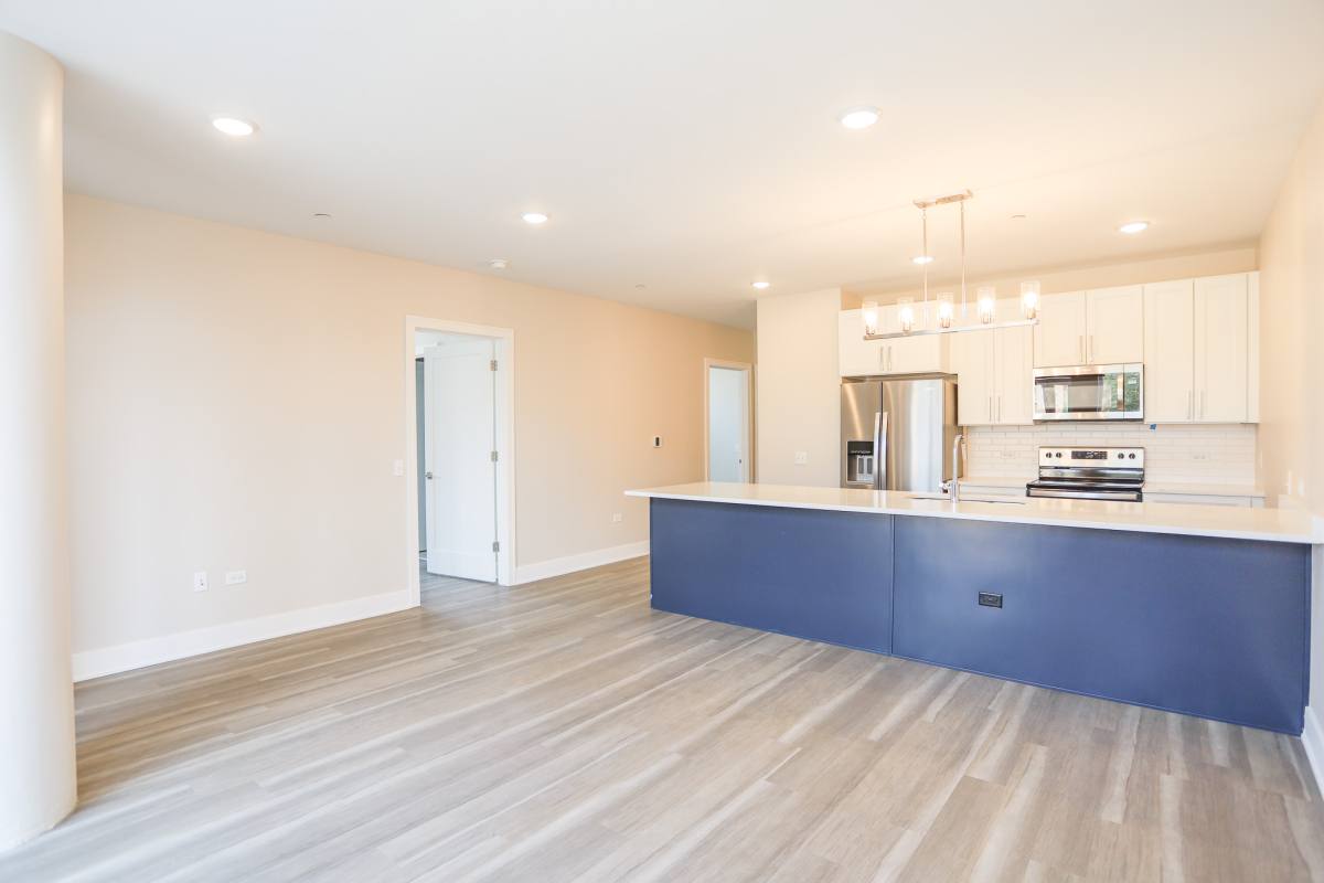 Apartment for rent at 880 Lee St, Des Plaines, IL 60016