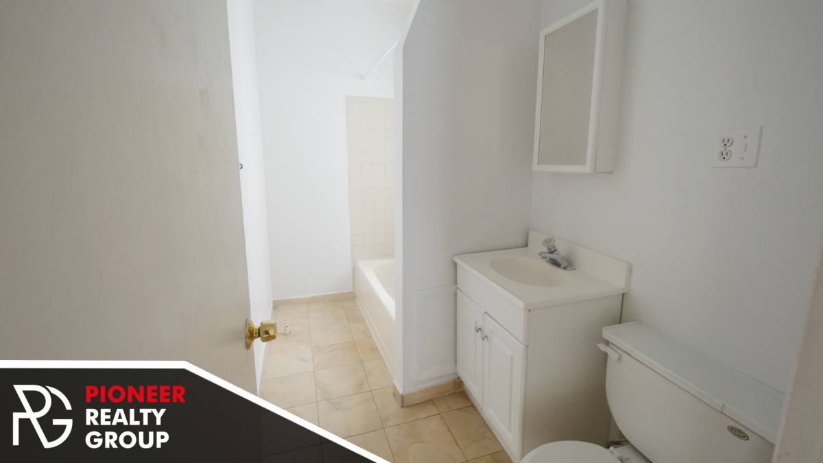 Apartment for rent at 620 W Barry #W2, Chicago, IL 60657