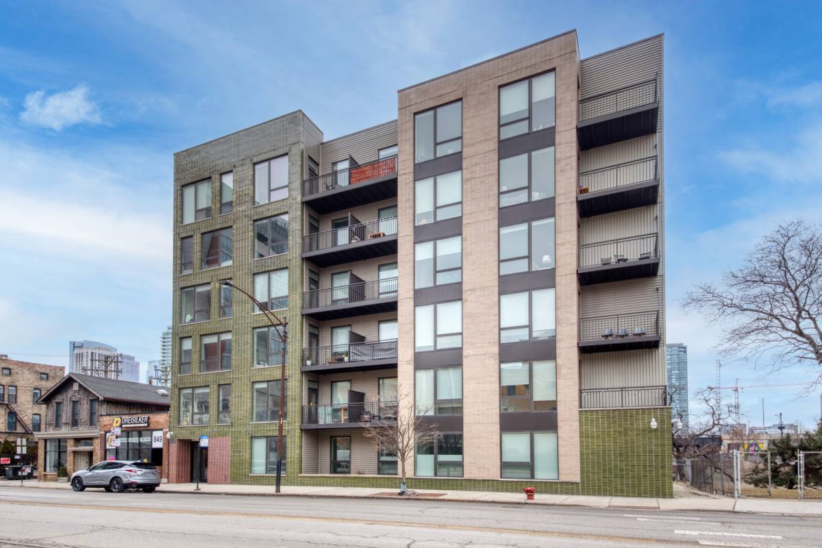 Apartment for rent at 851 W Grand, Chicago, IL 60642