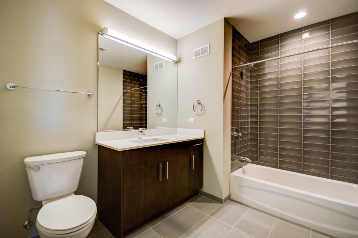 Apartment for rent at 851 W Grand, Chicago, IL 60642