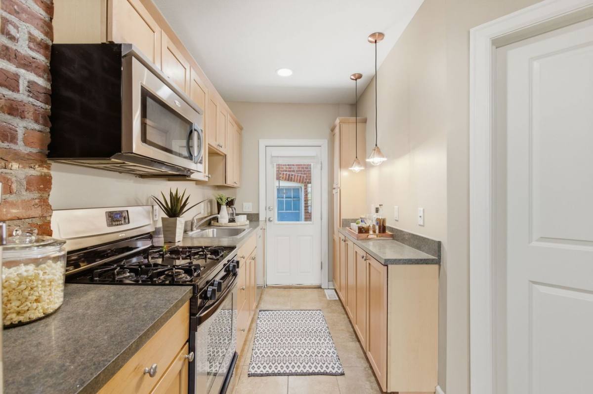 Apartment for rent at 102-108 N 34th St, Omaha, NE 68131