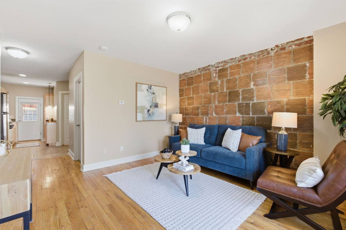 Apartment for rent at 102-108 N 34th St, Omaha, NE 68131