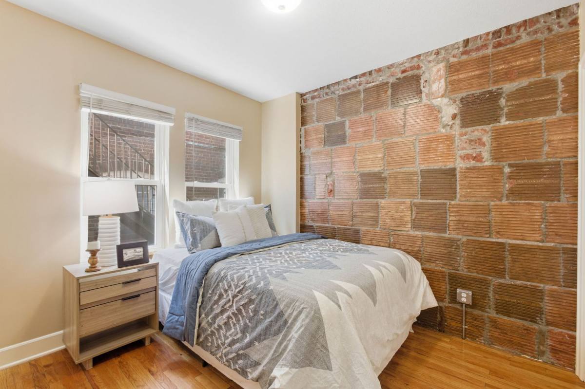 Apartment for rent at 102-108 N 34th St, Omaha, NE 68131