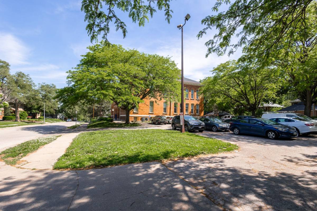 Apartment for rent at 415 N 41st Ave, Omaha, NE 68131