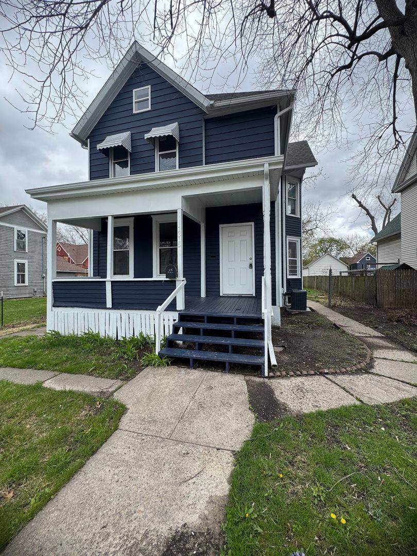 Apartment for rent at 1315 Brown St, Davenport, IA 52804