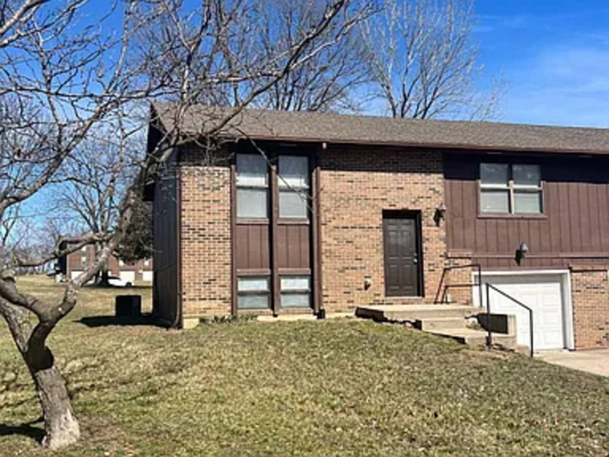 Apartment for rent at 429 - 431 Maple Grove Way, Columbia, MO 65203
