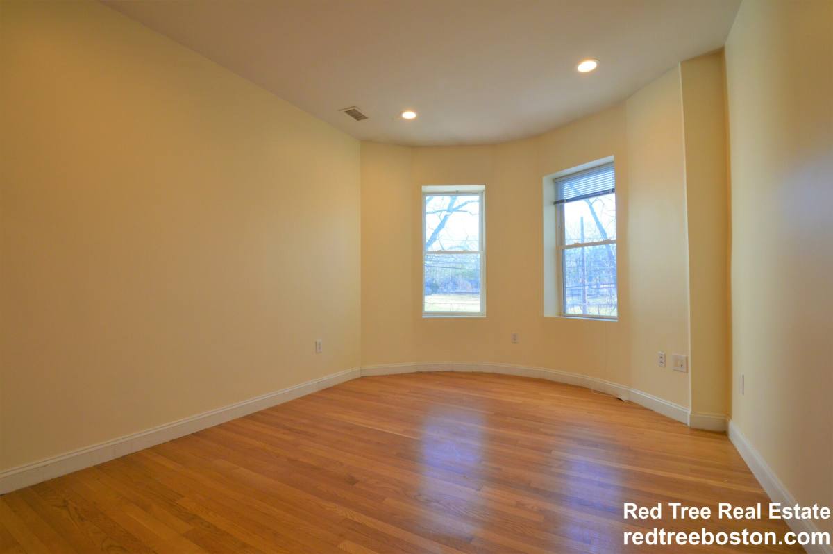 Apartment for rent at 1801 Beacon St #6, Brookline, MA 02445