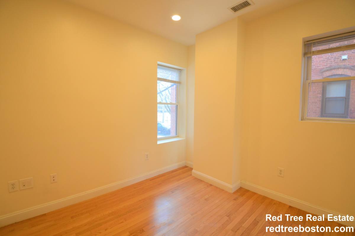 Apartment for rent at 1801 Beacon St #6, Brookline, MA 02445