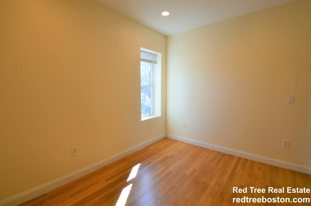 Apartment for rent at 1801 Beacon St #6, Brookline, MA 02445