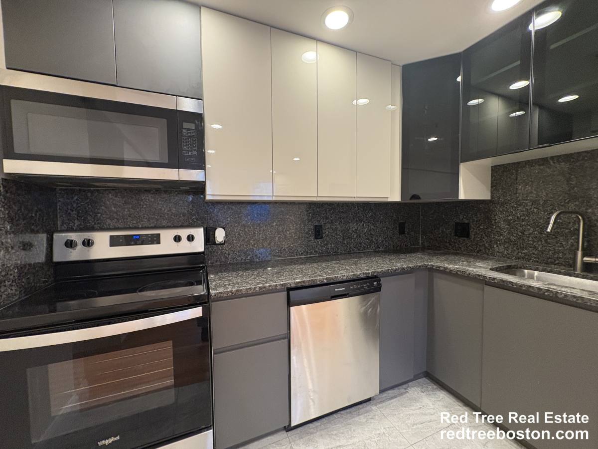Apartment for rent at 1801 Beacon St #1, Brookline, MA 02445