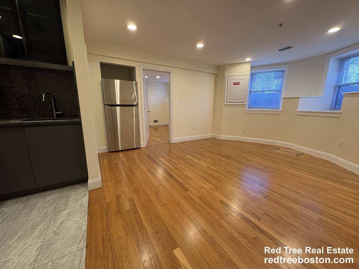 Apartment for rent at 1801 Beacon St #1, Brookline, MA 02445