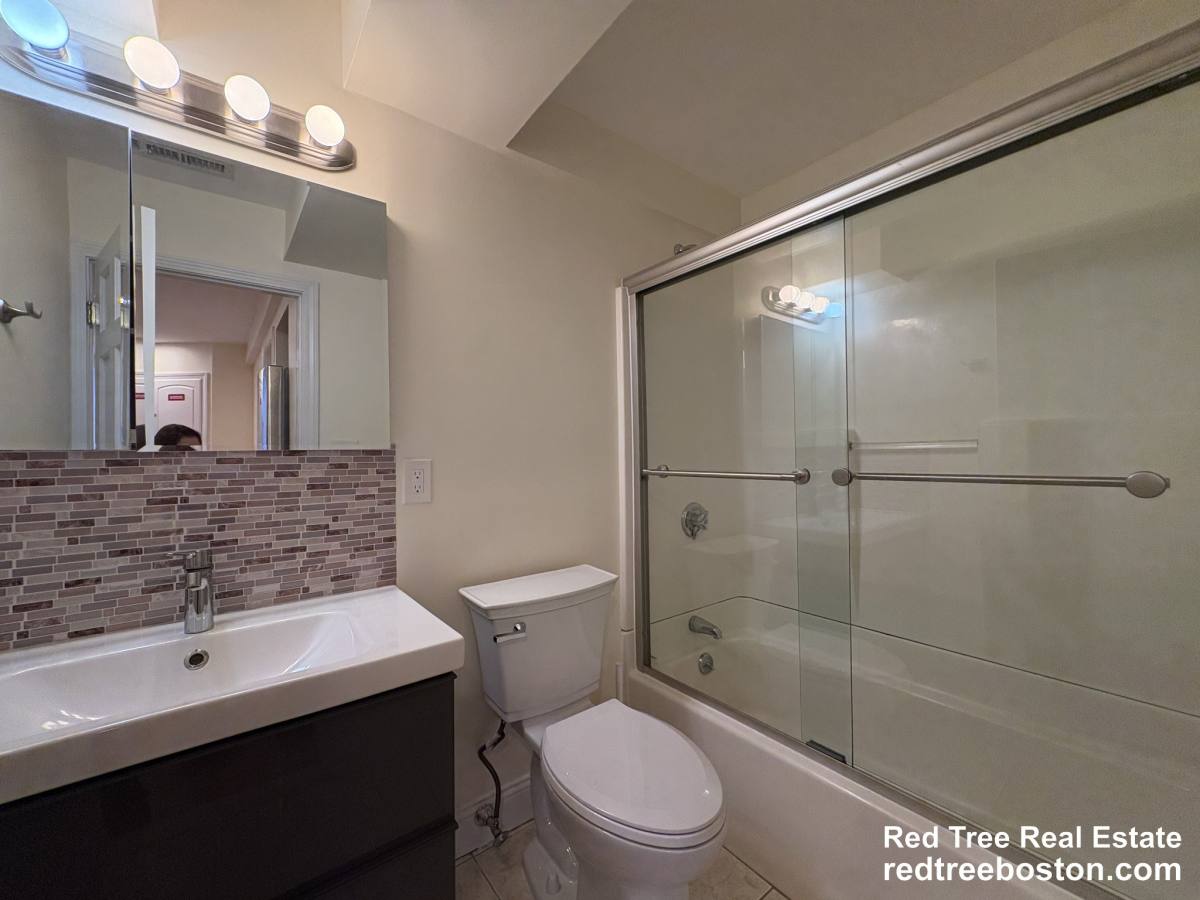 Apartment for rent at 1801 Beacon St #1, Brookline, MA 02445