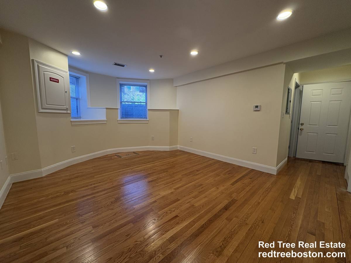 Apartment for rent at 1801 Beacon St #1, Brookline, MA 02445