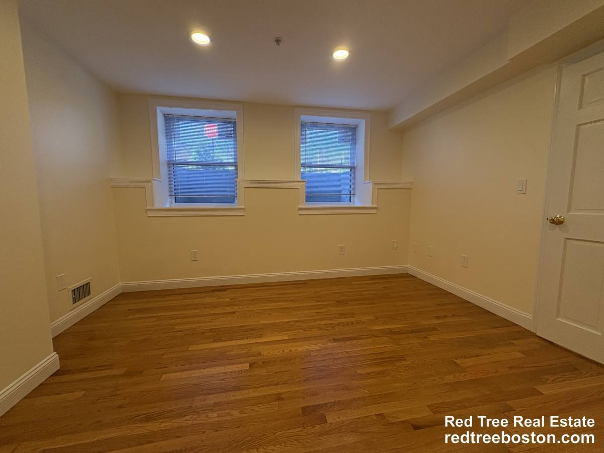 Apartment for rent at 1801 Beacon St #1, Brookline, MA 02445