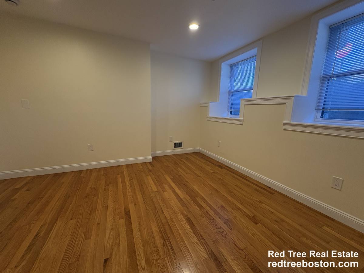 Apartment for rent at 1801 Beacon St #1, Brookline, MA 02445